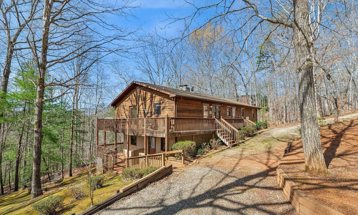 Lake Lure House | Warm and cozy cabin in Lake Lure, nestled in hardwood trees, peaceful home~ WiFi