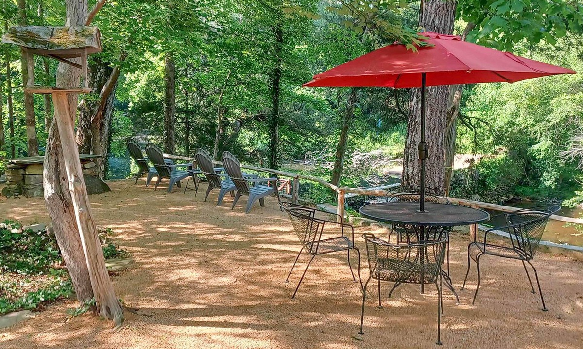 Pittsboro Cottage | Warm + Peaceful Home w/Fire Pit on Haw River