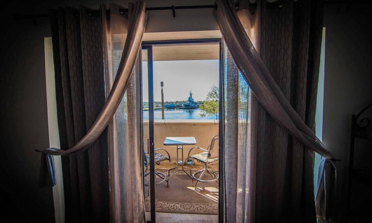 Downtown Wilmington Apartment | Water St. Retreats 03 Historic riverfront paradise
