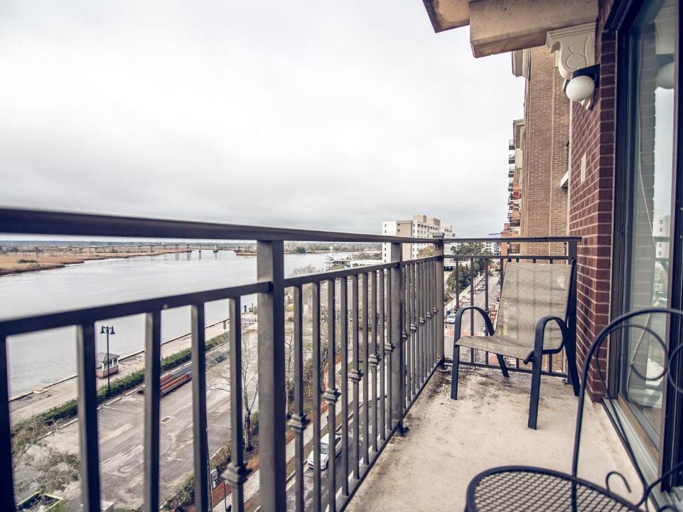 Downtown Wilmington Apartment | Water Street Retreat 14