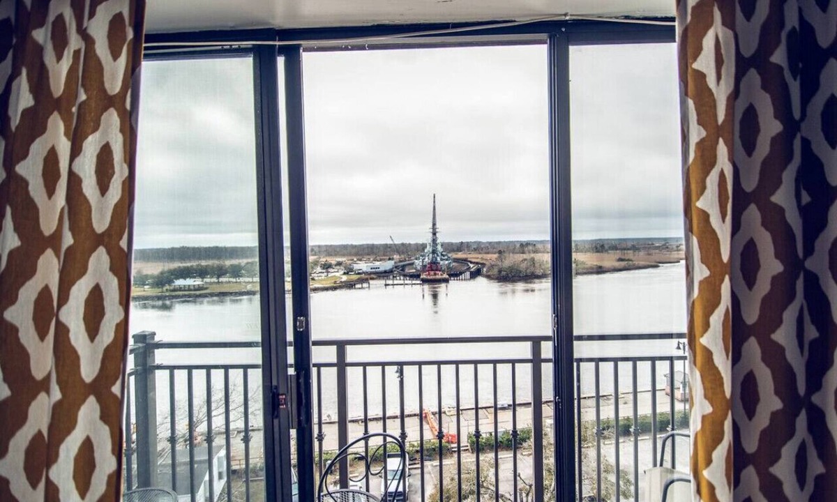 Downtown Wilmington Condo | Water Street Retreat 14