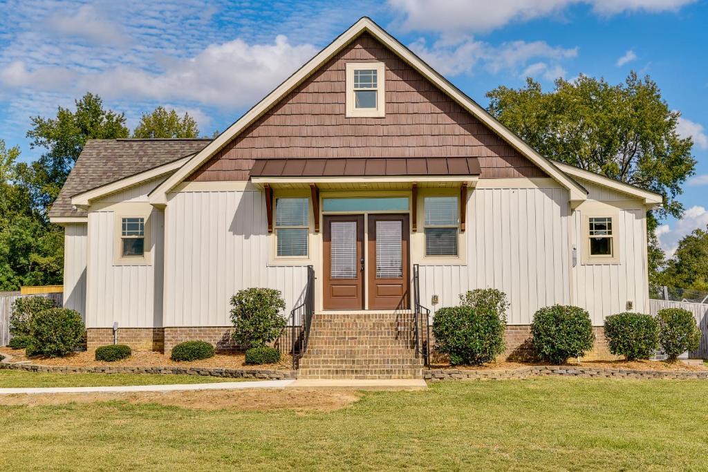 Benson House | Waterfront Benson Retreat Rescue Farm with a Lake!