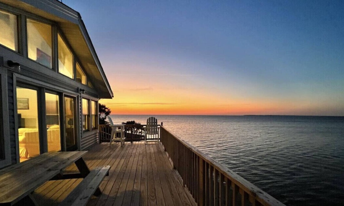 Colington Harbour Cottage | Waterfront Cottage! With Sunrise and Sunset!