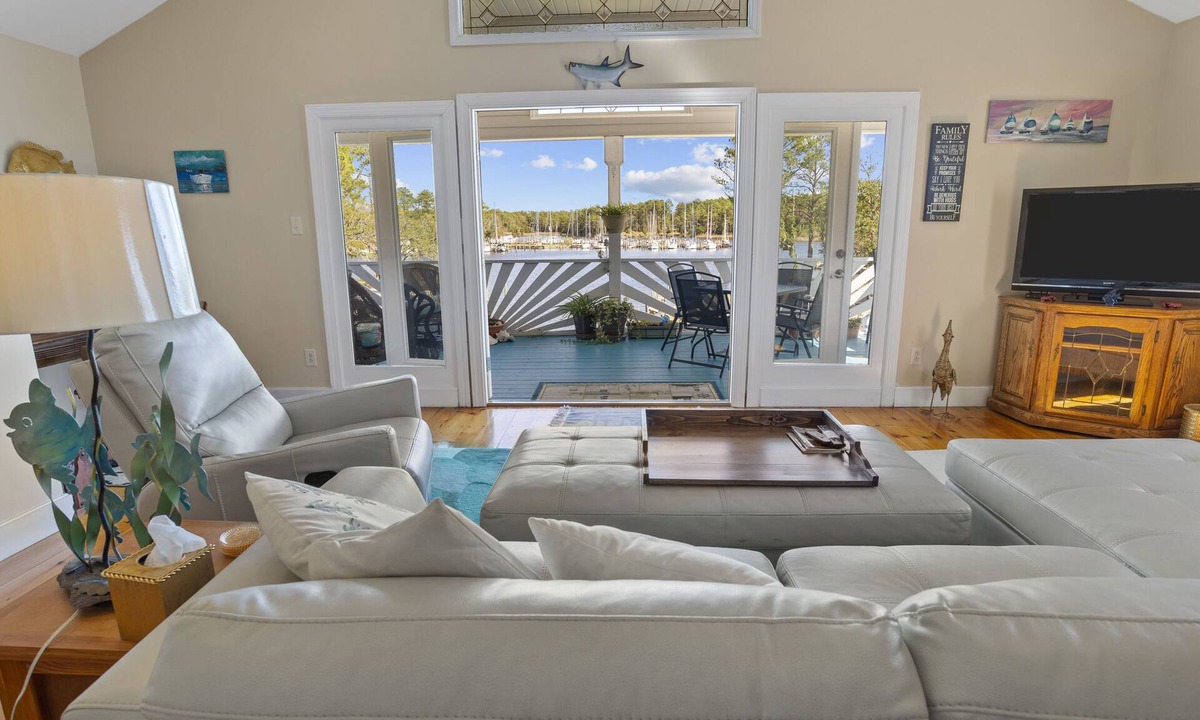 Oriental Apartment | Waterfront Getaway in sailing village of Oriental