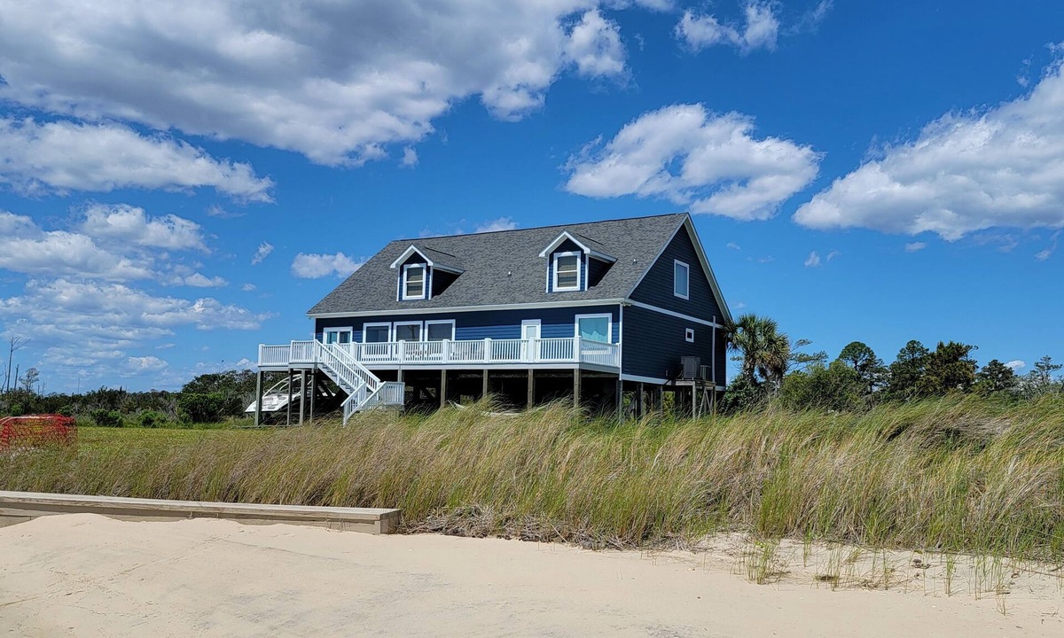 Sealevel House | Waterfront home with private sandy beach and pier on the Core Sound.n*Sleeps 12*