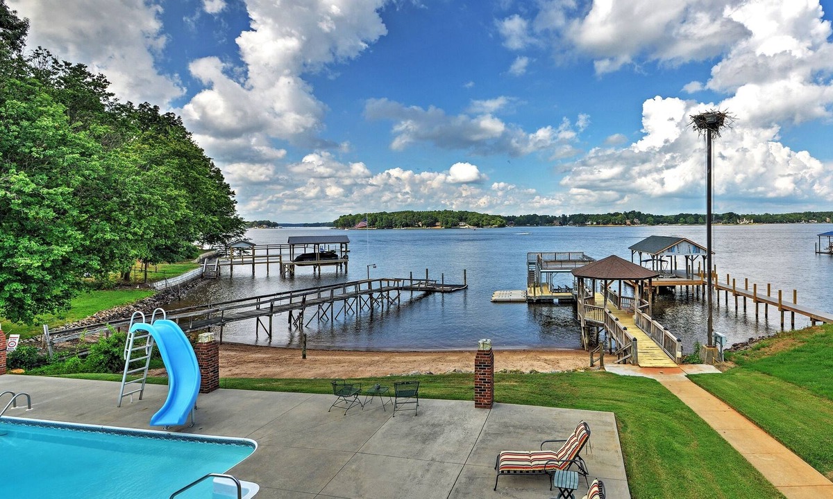Mayhew Apartment | Waterfront Lake Norman Duplex w/ Pool & Boat Dock!