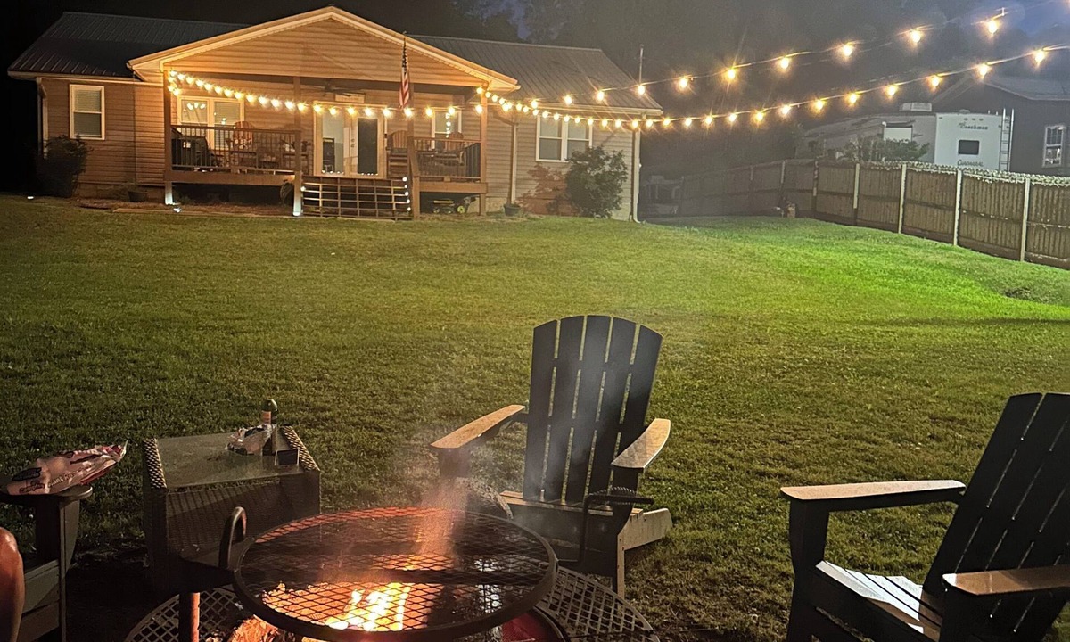 Burnwell House | Waterfront River retreat-4 Bedroom house,firepit, kayaks, boat ramp, 100ft dock.