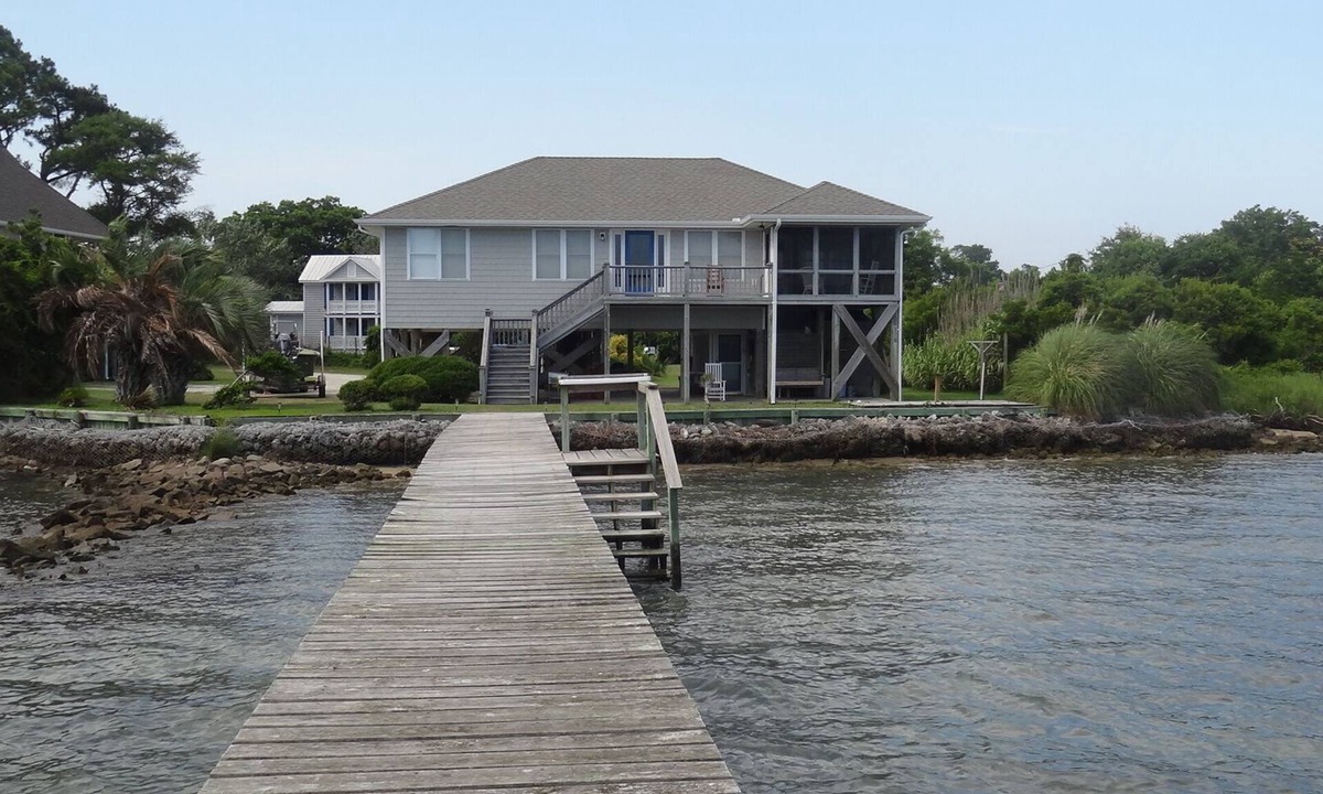 Marshallberg Cottage | Waterfront! View of Cape Lookout!