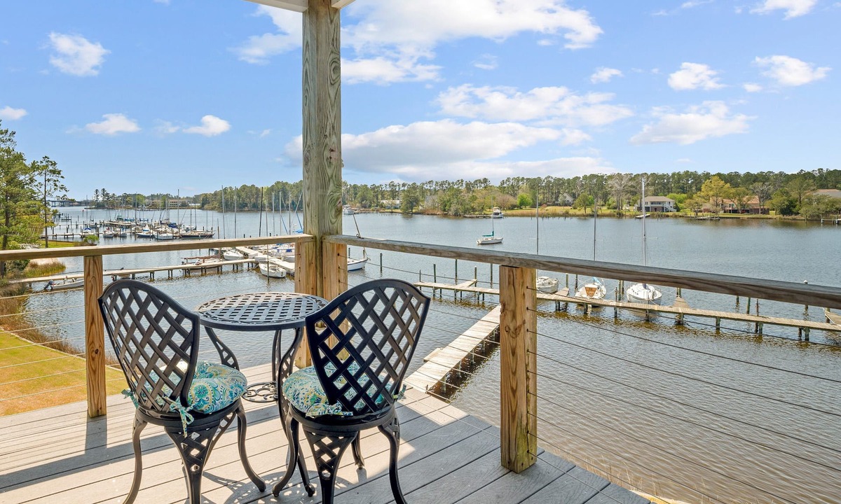 Oriental House | Waterfront Views & Boat Slip, Blackwell Point #B