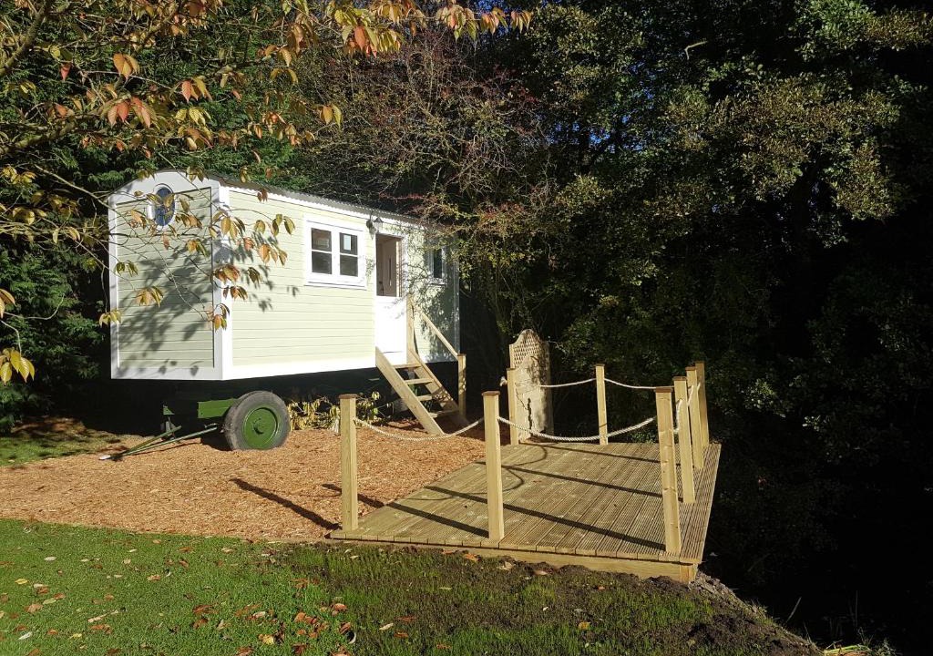 Low Catton Ski Chalet | Waterside Shepherds Hut