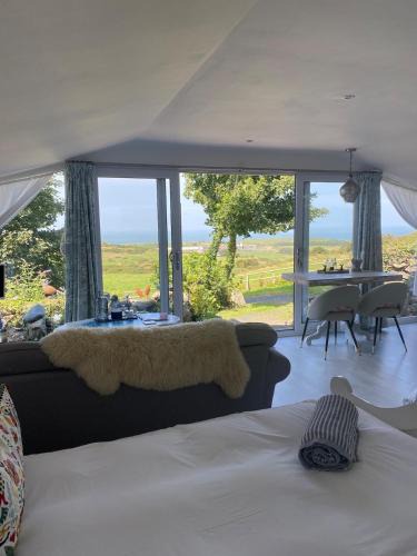 Cylch-Y-Garn House | West mouse view