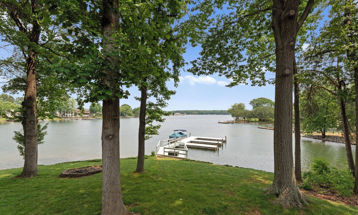 Lake Norman of Catawba House | What a View! Perfect Family Meeting Place. BIG Views! Private.