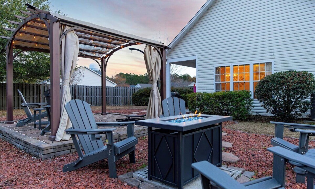 Murraysville House | Wheatfields Home · Amazing Location+Fire Pit+Games| Backyard Bungalow