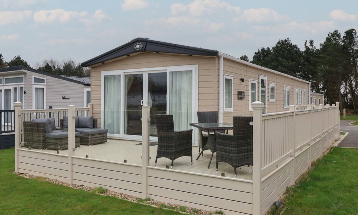 Cayton Bay Cabin | Whispering Willows, Cayton Bay