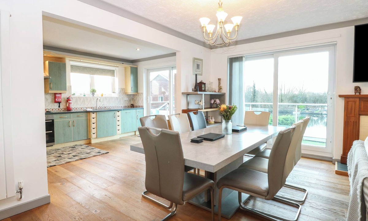 Horning Cottage | White Gables