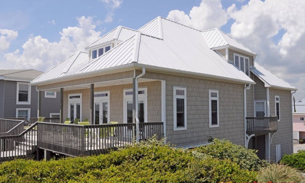 Surf City House | White Pearl - Luxurious, 4 BR Oceanfront Home with Covered Porch & more!