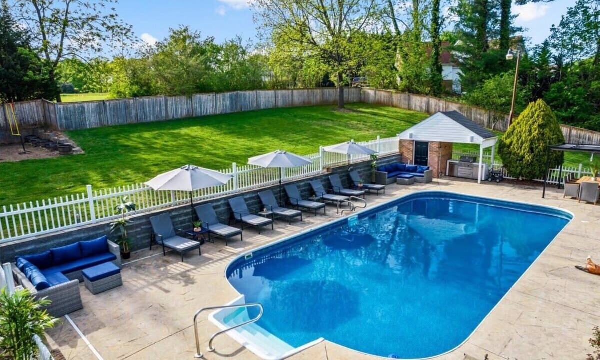 Candler House | Wild West Pool Sportcourt Hot Tub Fire Pit
