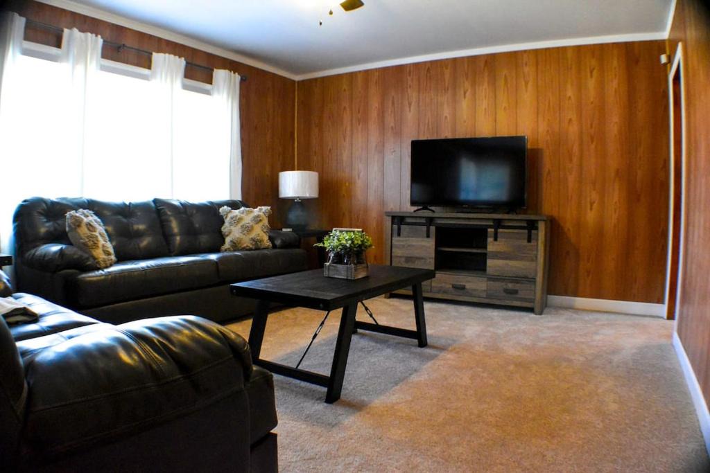 Fayetteville House | Williamsburgh Place