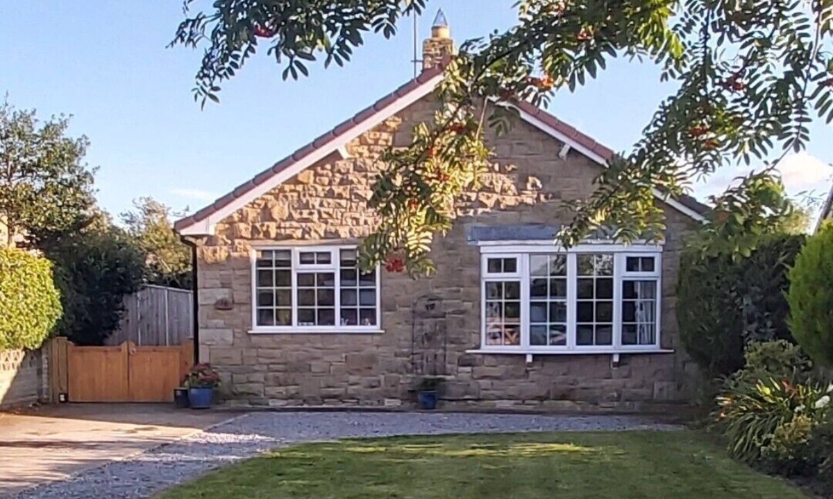 Northallerton Cottage | Willow Cottage 4 bedroom Cosy stopover, dogs welcome