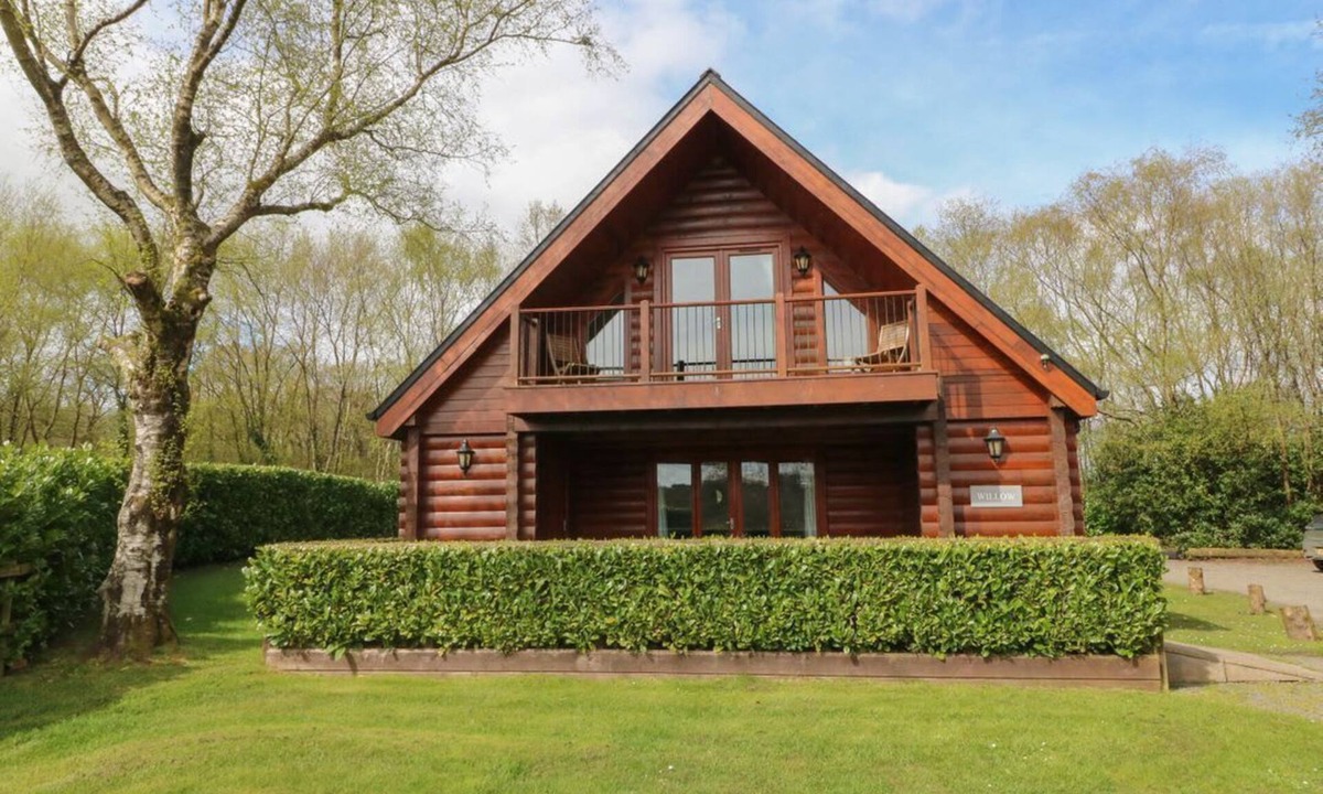 Bridgetown Cabin | Willow in Dolton, Devon. 3 bed