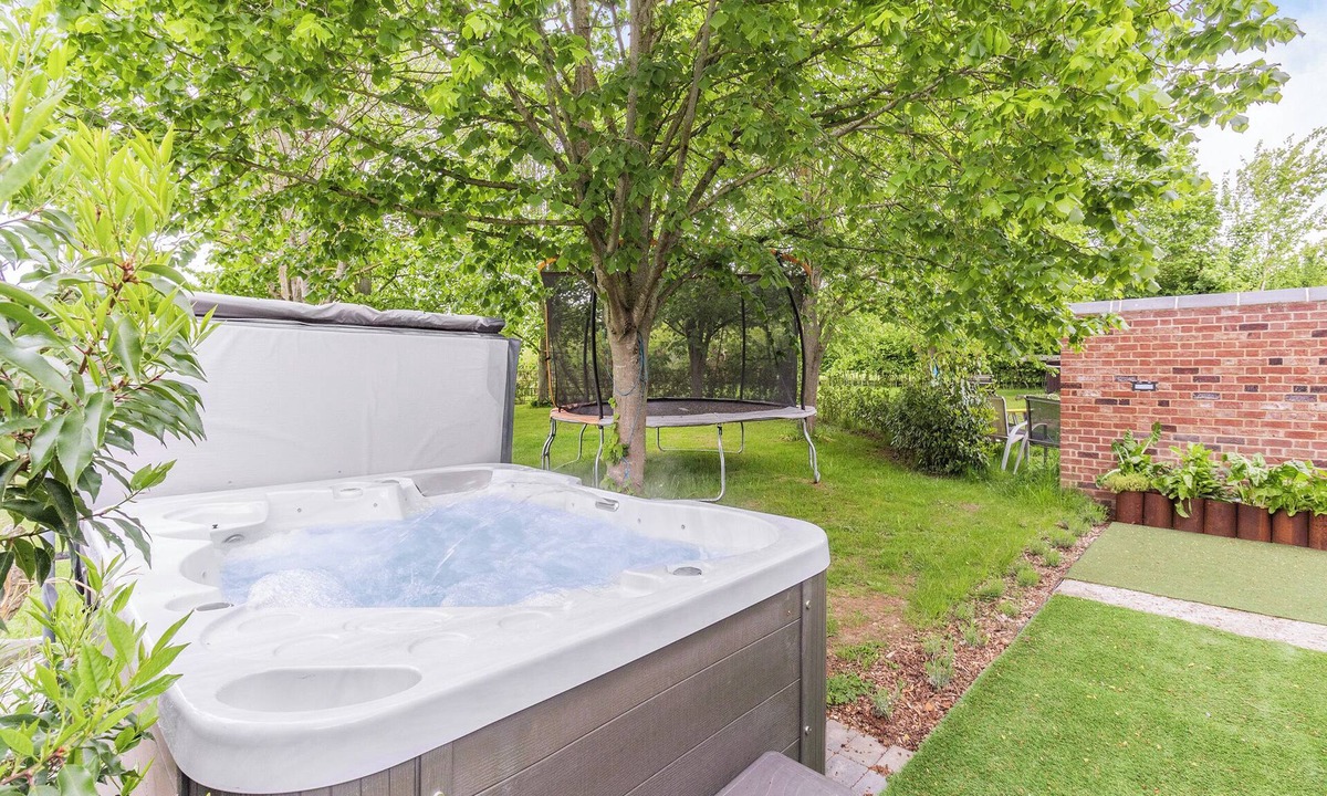 Bulmer Cottage | Willow Loft - UK49479
