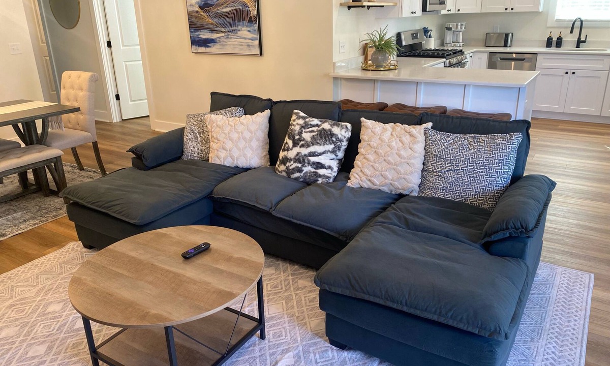 Downtown Wilmington House | Wilmy on 5th Avenue-Great for Large Groups- Central to everything w/parking