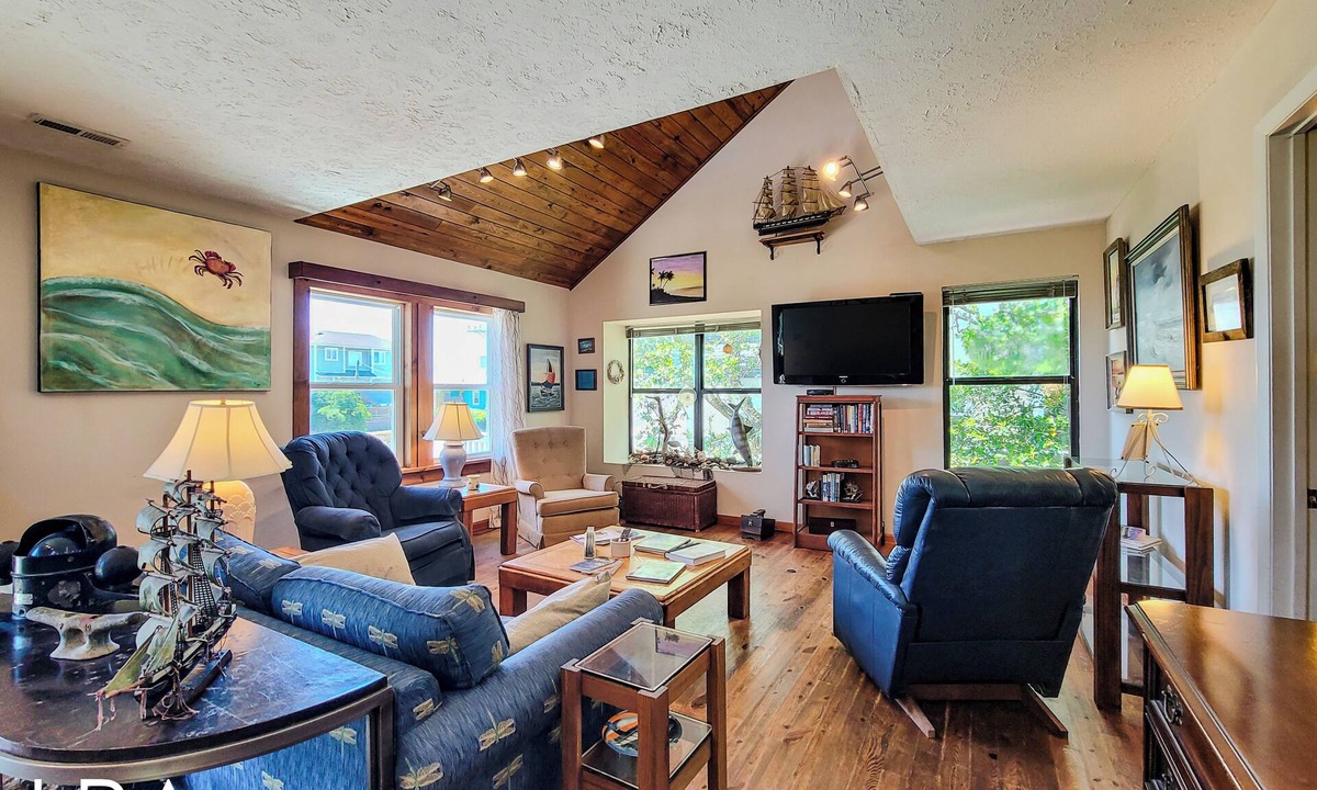 Surf City House | Windward - Ocean Views & Pets Welcome!