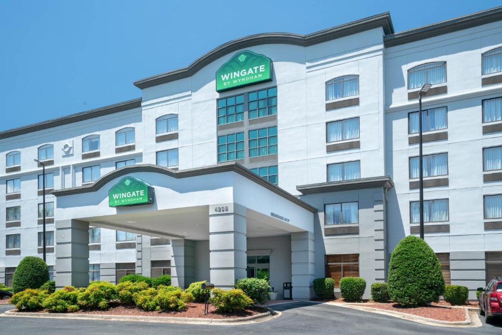Paw Creek Hotel | Wingate by Wyndham Charlotte Airport
