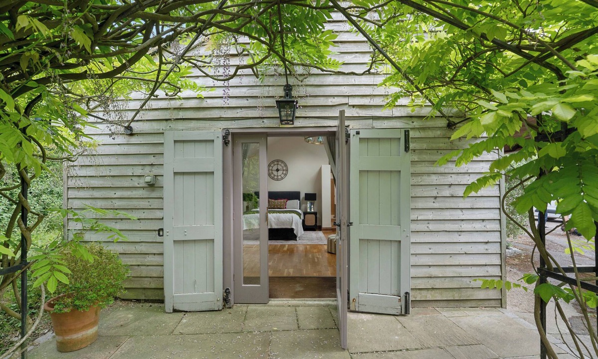 Patrixbourne Cabin | Wisteria Lodge - beautiful countryside retreat