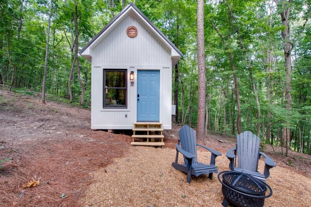 Groveoak Cabin | Wonderful Tiny House with Outdoor Living Areas in Alabama