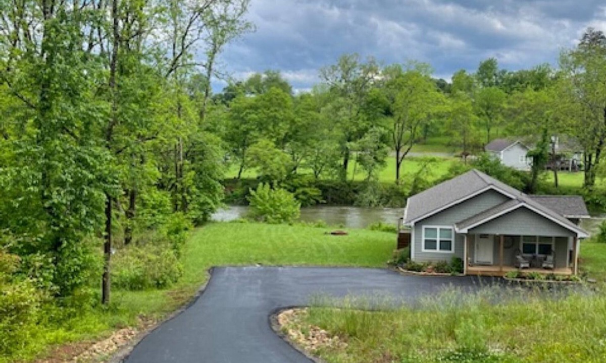 Hayesville Cottage | Wood Haven on the River- cozy cottage on the Hiawassee River in Hayesville NC