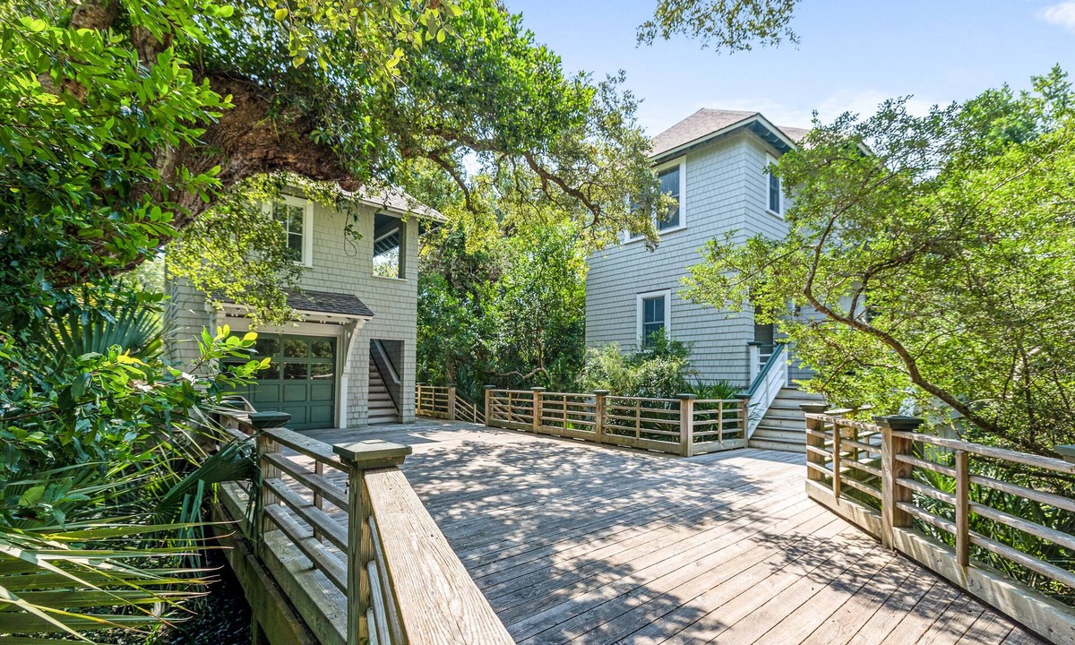 Cape Fear Station House | Wooded Sanctuary- Walk to Sunrise & Sunset Beaches. Dog Friendly. Both clubs!