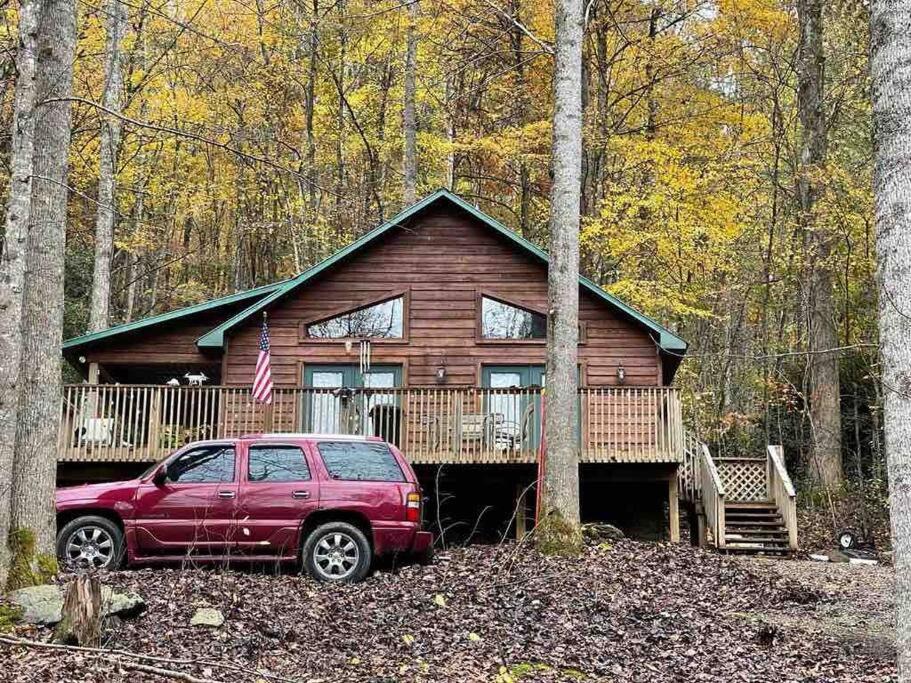 Robbinsville House | WOODEN DREAM- Intimate Cabin near Smoky Mountains