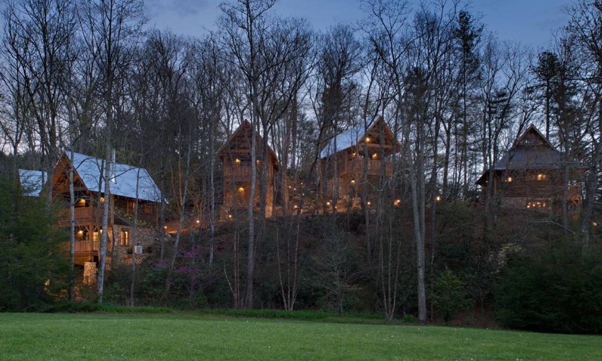 Cheshire Cabin | Woodpecker’s Hollow | Cabin w/Fireplace + Views + Biltmore Pass