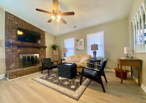 Charlotte House | Your Cozy Retreat in Charlotte