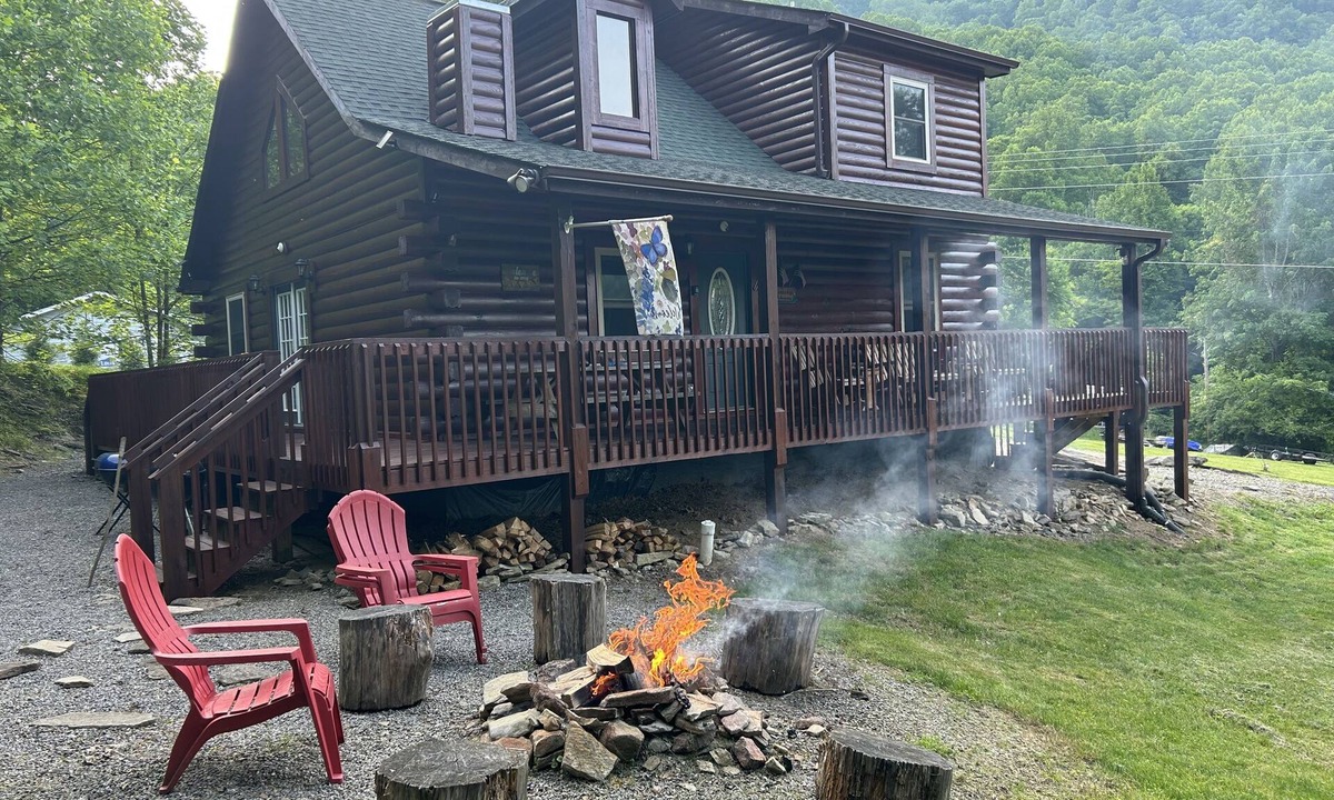 Waynesville Cabin | Your Smokey Mountain Hideaway Awaits!