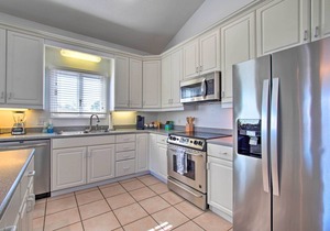 1/2 Mi to Riverwalk! Historic Dtwn Southport Condo
