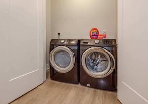1 Bedroom Apartment in Uptown - Great location