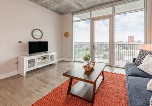 1 Bedroom Apartment in Uptown - Great location