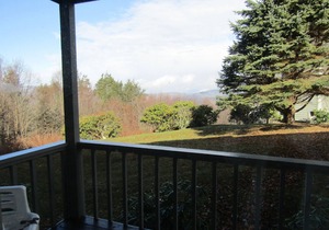 1 Bedroom Skyleaf Condo w great views. Rented by Sugar Mtn Lodging