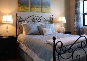 10th Floor Beautifully Decorated Condo w/ Pool Access