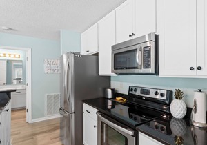 16A - Newly renovated in 2023! Ground Level 2 bedroom/2 bath condo on Oyster Bay Golf Links