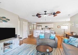 1A - Pet-Friendly Ground Level 2 bedroom/2 bath condo on Oyster Bay Golf Links