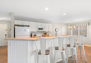 1A - Pet-Friendly Ground Level 2 bedroom/2 bath condo on Oyster Bay Golf Links