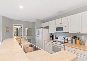 1A - Pet-Friendly Ground Level 2 bedroom/2 bath condo on Oyster Bay Golf Links