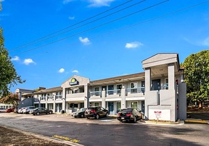 2-Star Hotel ∙ Days Inn by Wyndham Raleigh Glenwood-Crabtree