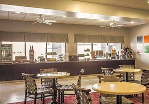 2-Star Hotel ∙ Comfort Suites Lumberton