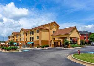 2-Star Hotel ∙ Comfort Inn Garner Clayton I-40