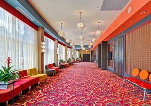 2-Star Hotel ∙ Hampton Inn & Suites Crabtree