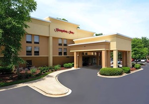 2-Star Hotel ∙ Hampton Inn Raleigh/Town of Wake Forest